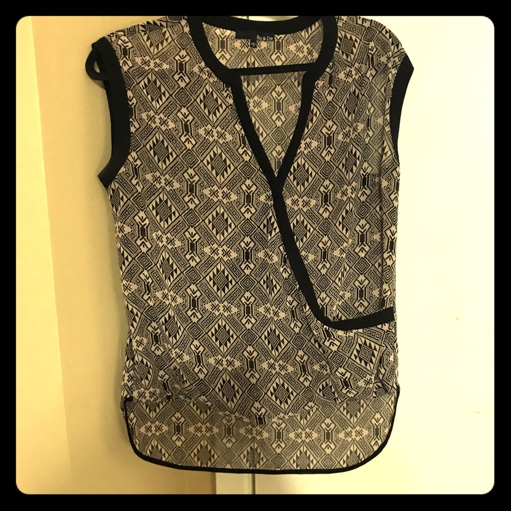 Sleeveless blouse